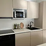 Huoneisto Moderni Paritalo Lähellä Lentokenttää, Free Parking, Sauna *