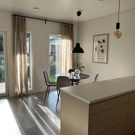 Apartament Moderni Paritalo Laehellae Lentokenttaeae, Free Parking, Sauna