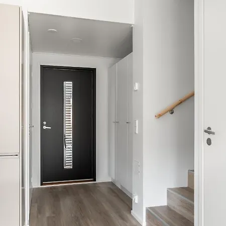 Moderni Paritalo Laehellae Lentokenttaeae, Free Parking, Sauna Daire Vantaa